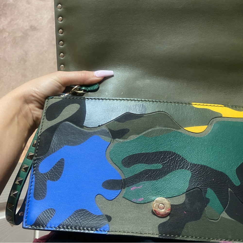 Valentino - Picture 4 of 5